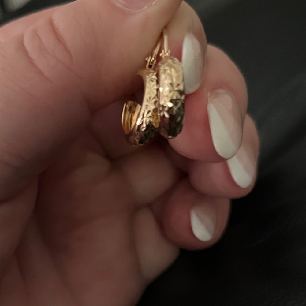 Elegant 14k Gold Small Hoop Earrings - Picture 7 of 7